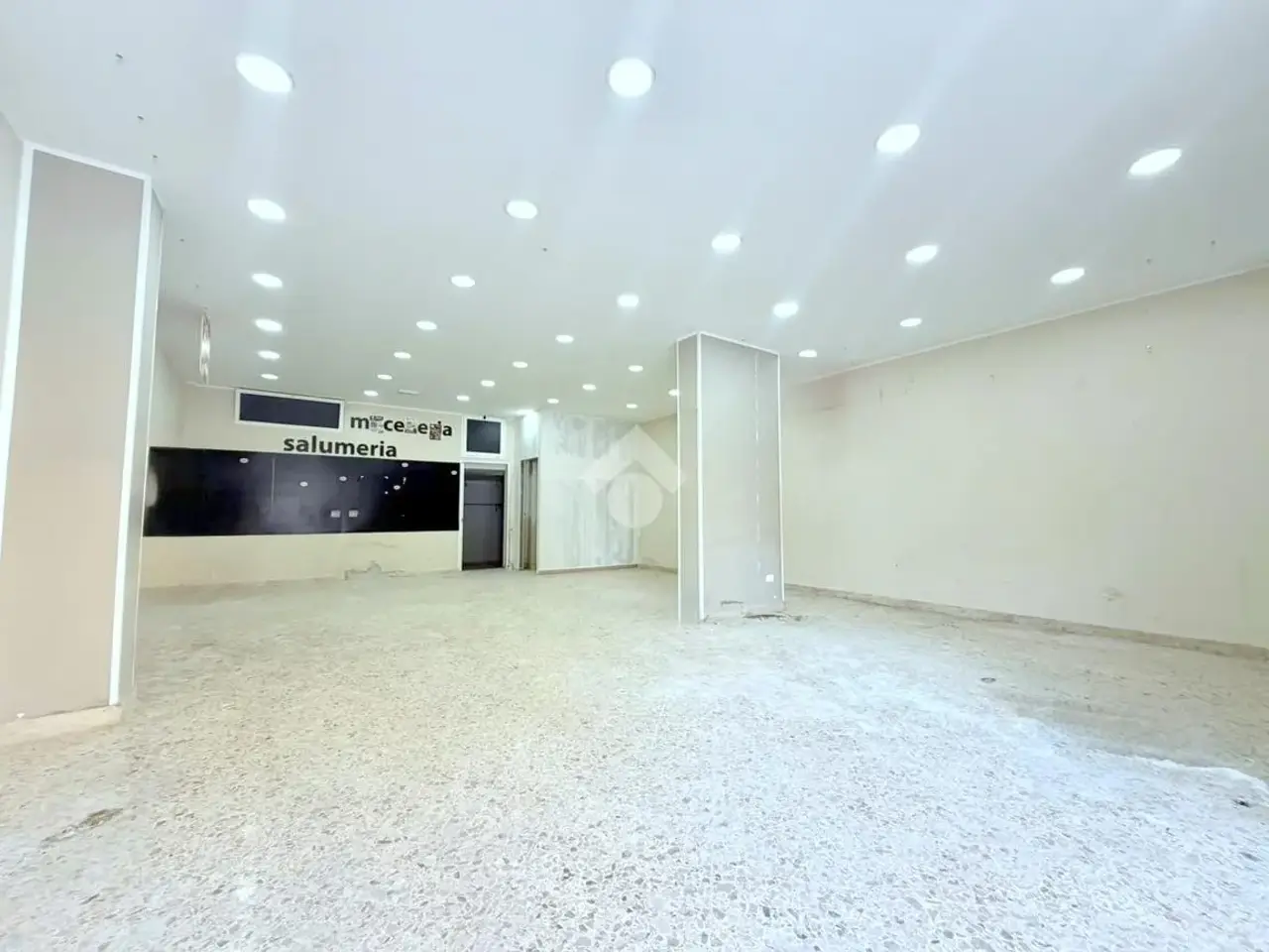 Negozio in Via Perpignano 184, Palermo, {3} - Foto 2
