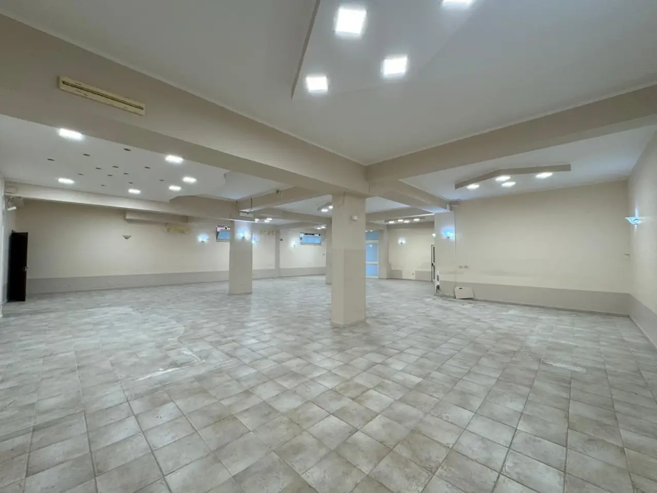 Negozio in Via dei Glicini 15, Lamezia Terme, {3} - Foto 1