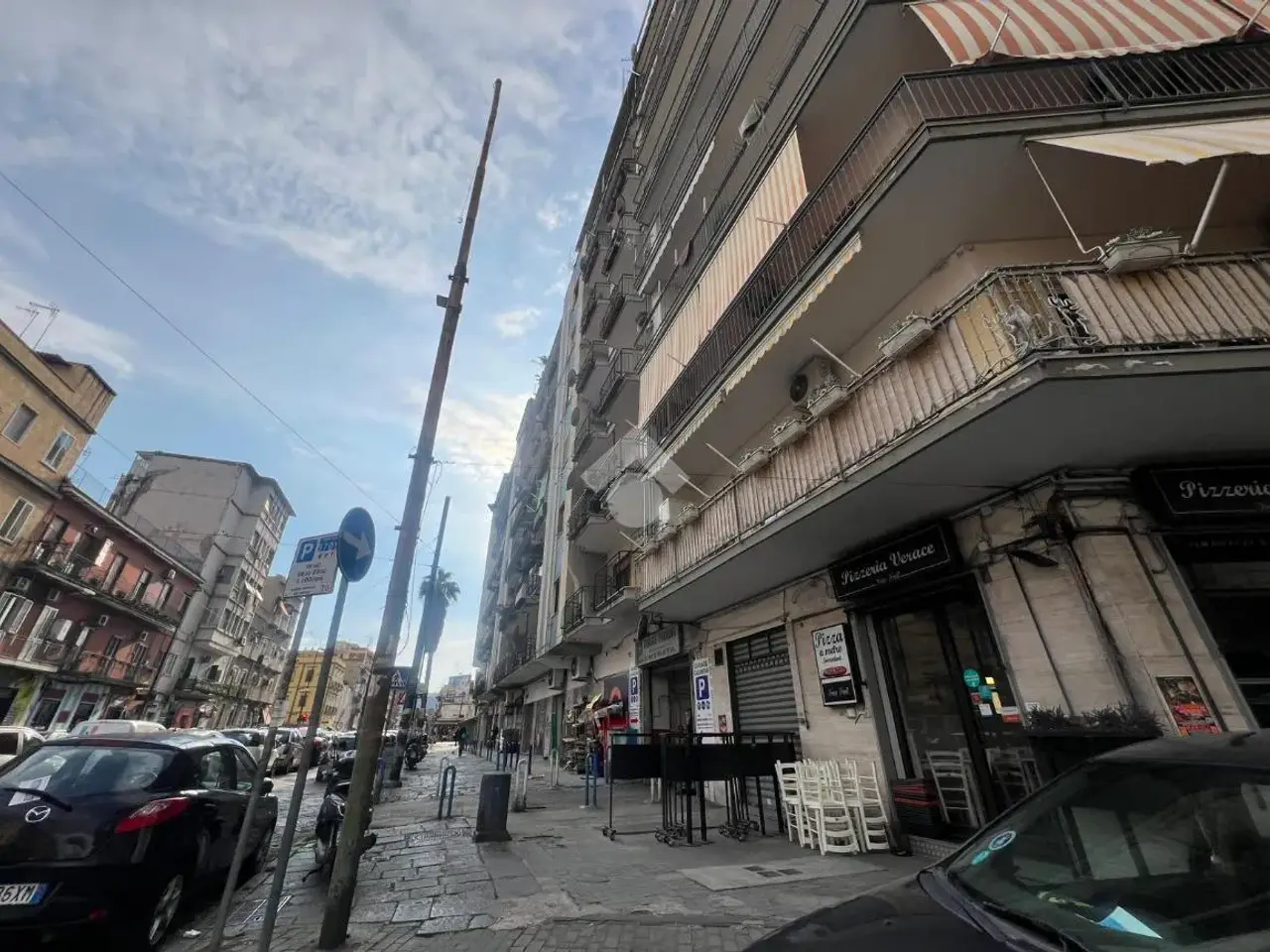 Negozio in Calata Ponte di Casanova 16, Napoli, {3} - Foto 2