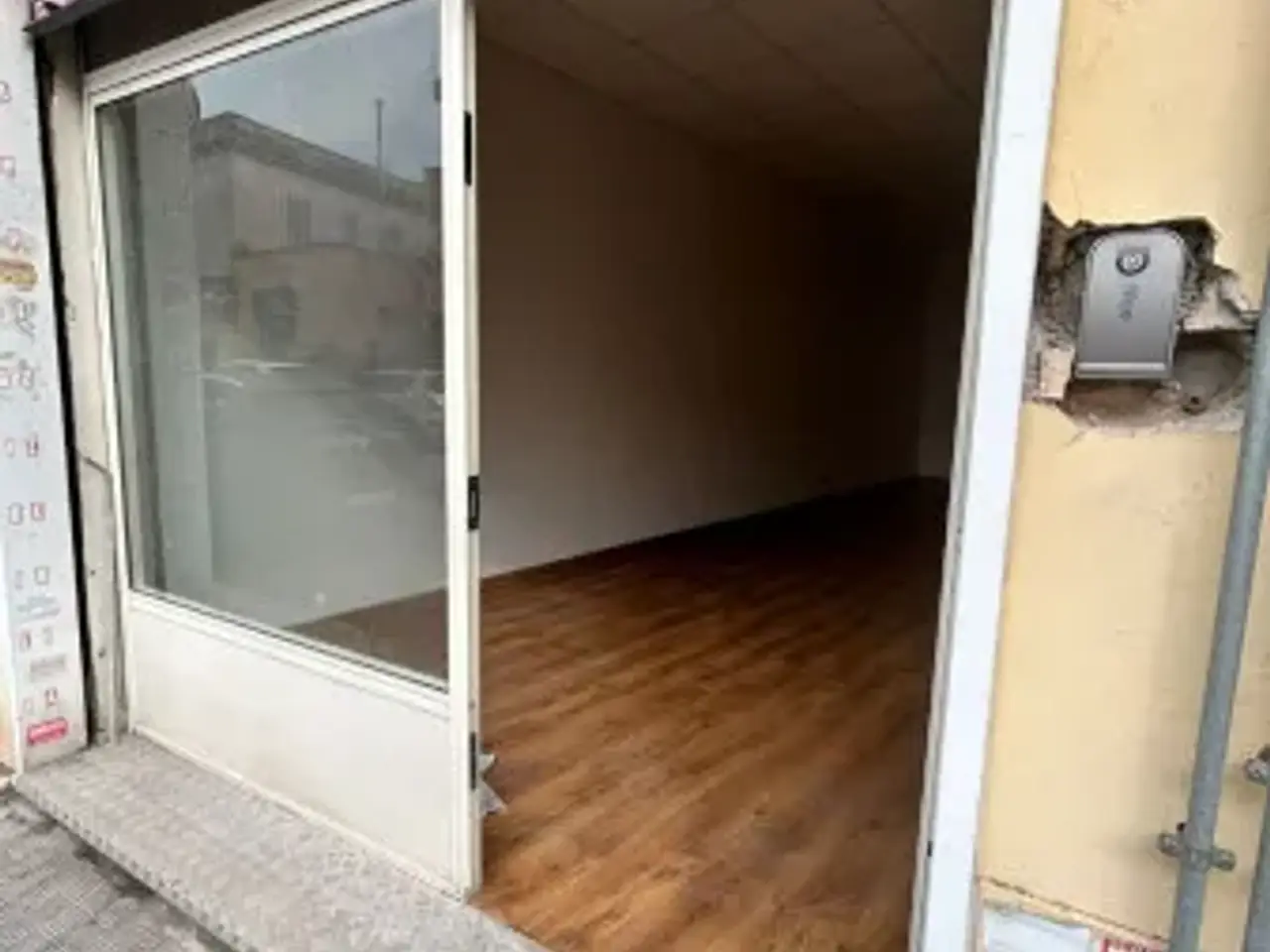 Negozio in Via dell'Olmata 74, Nettuno, {3} - Foto 1
