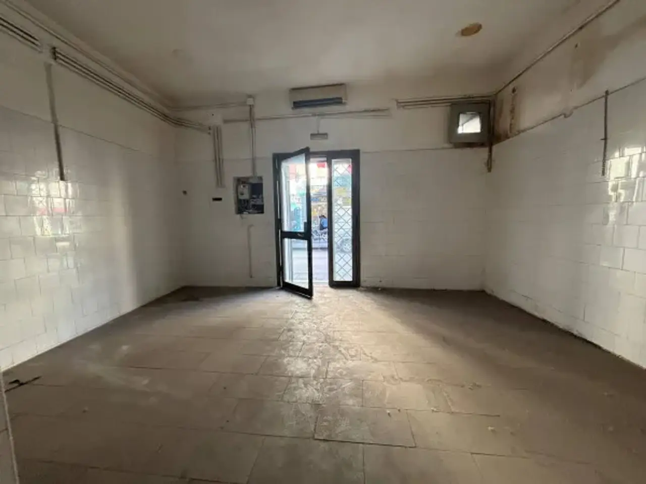 Negozio in Via Benevento 13, Casalnuovo Di Napoli, {3} - Foto 1