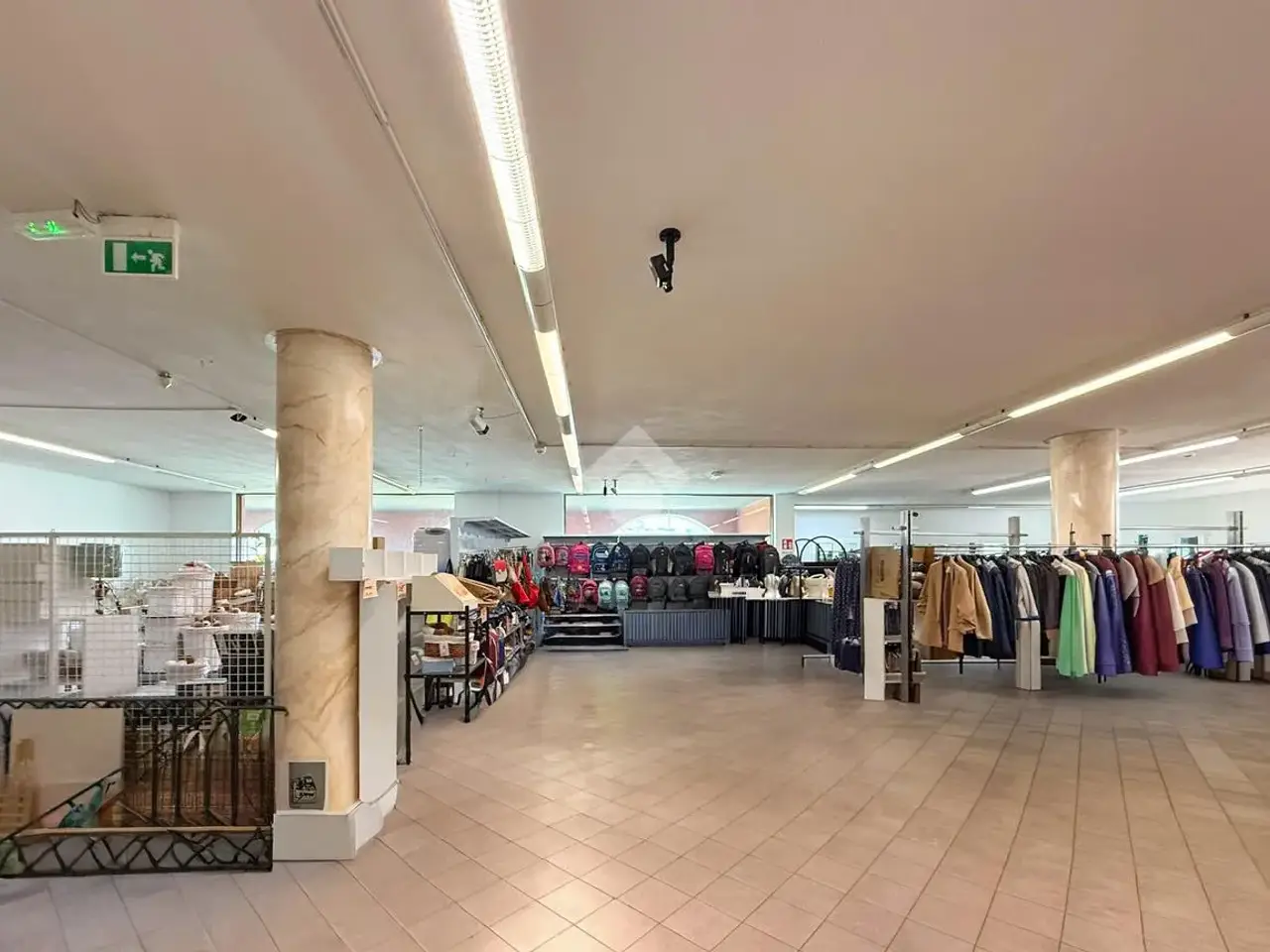 Negozio in Via Caduti del Lavoro 8, Borgo Val Di Taro, {3} - Foto 2