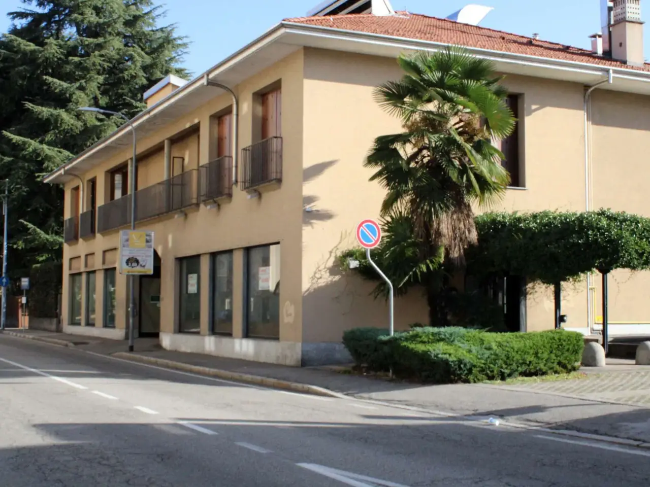 Negozio in Via Egidio Checchi 21-23, Gallarate, {3} - Foto 2