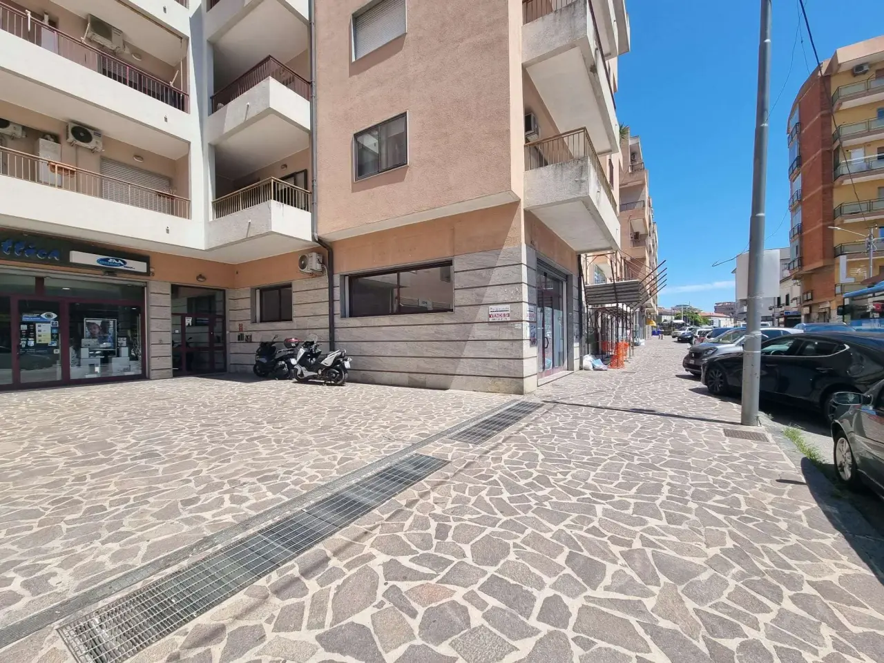 Negozio in Viale Crotone 34, Catanzaro, {3} - Foto 1