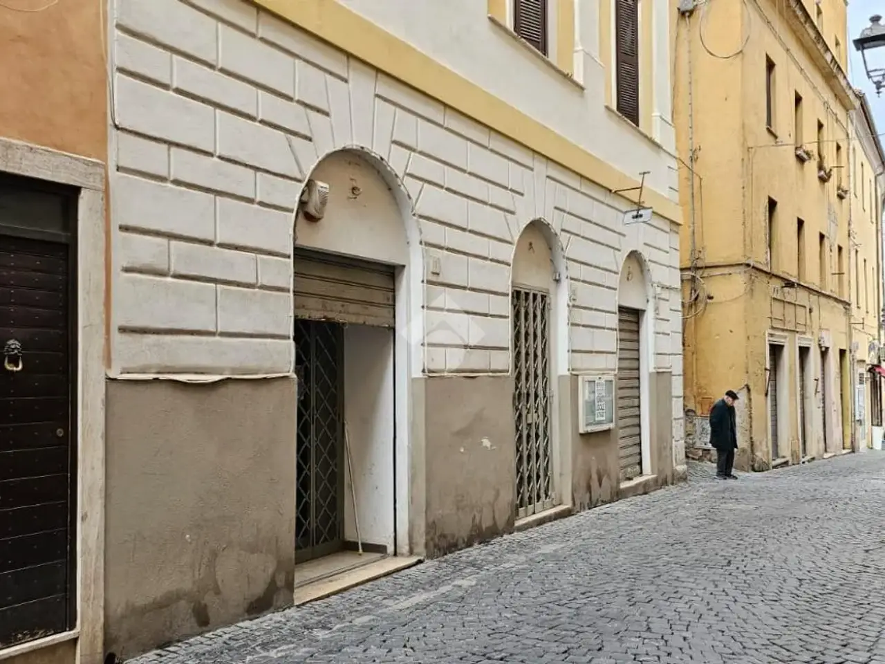 Negozio in Via del Comune 16, Velletri, {3} - Foto 1