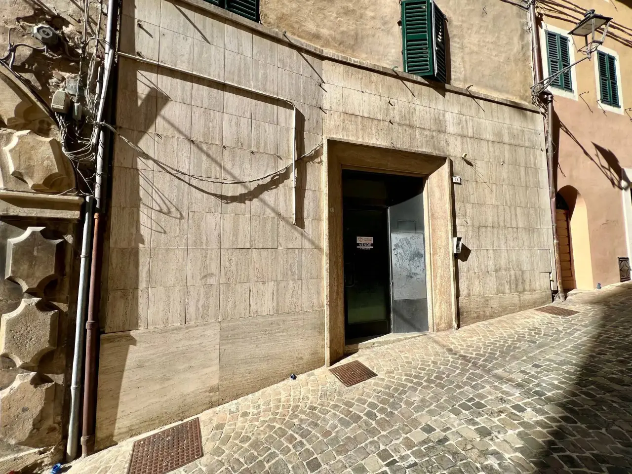Negozio in Corso del Popolo 18, Serra San Quirico, {3} - Foto 2