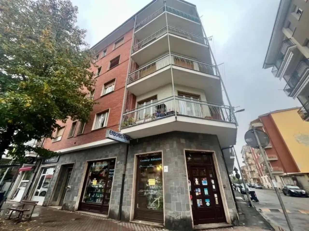 Locale commerciale in Via Torino, Carmagnola, Carmagnola, {3} - Foto 1