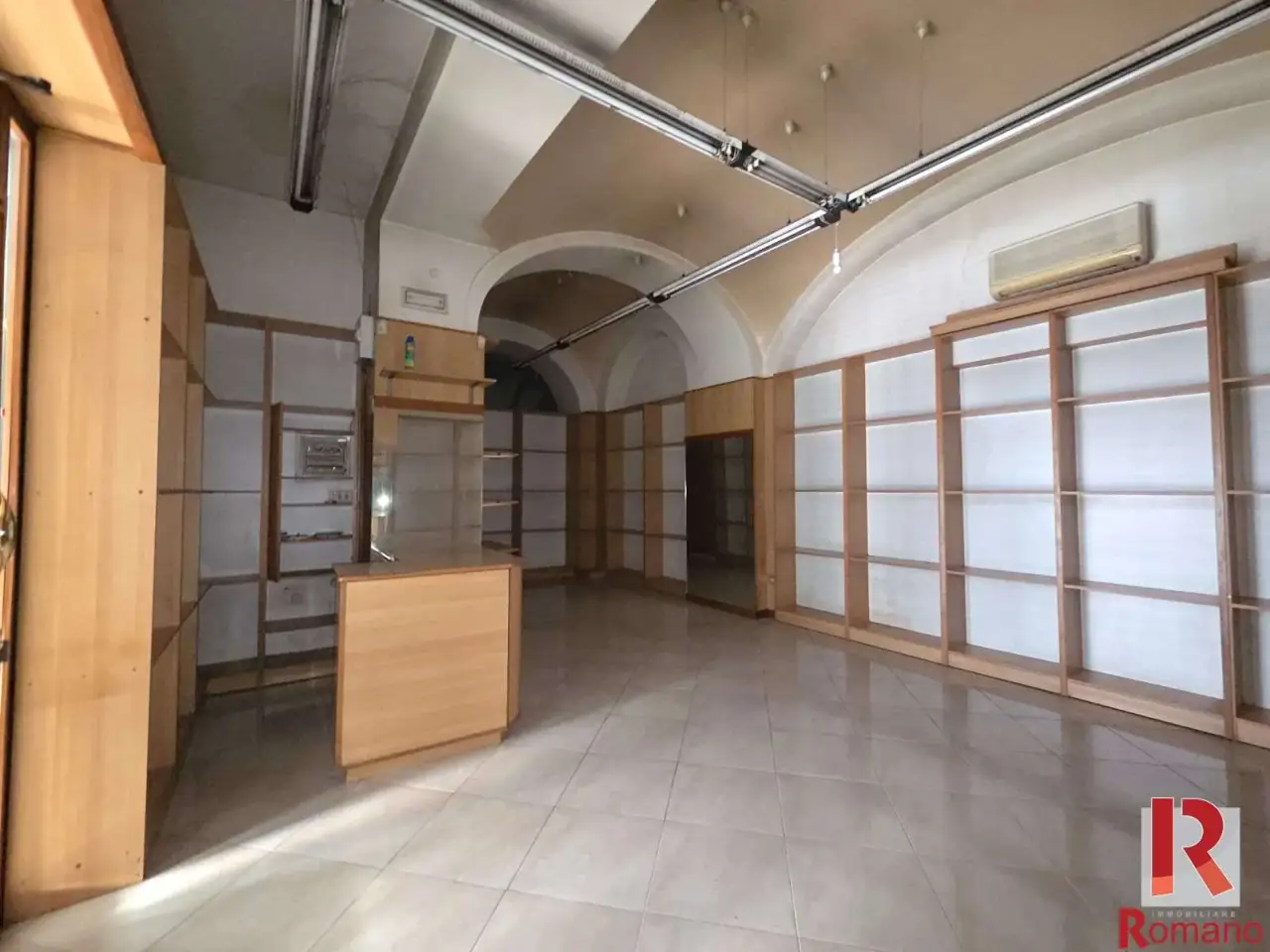 Negozio in Corso Aldo Moro 235, Santa Maria Capua Vetere, {3} - Foto 2