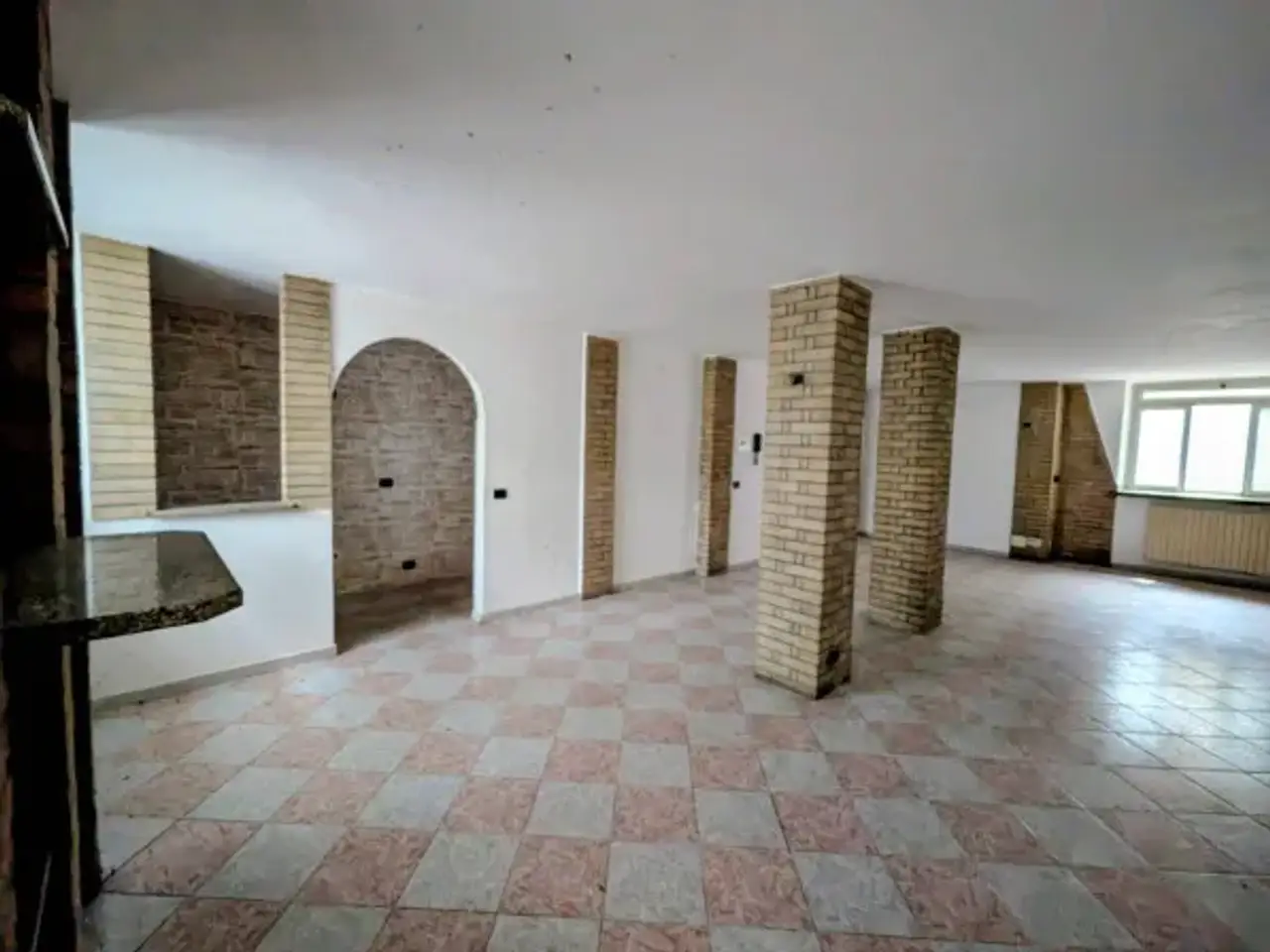 Magazzino in Via Adige 19, Lainate, {3} - Foto 1