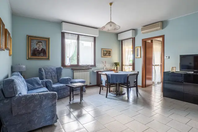 4-room flat in Via Aleardi, Gallarate - Photo 1