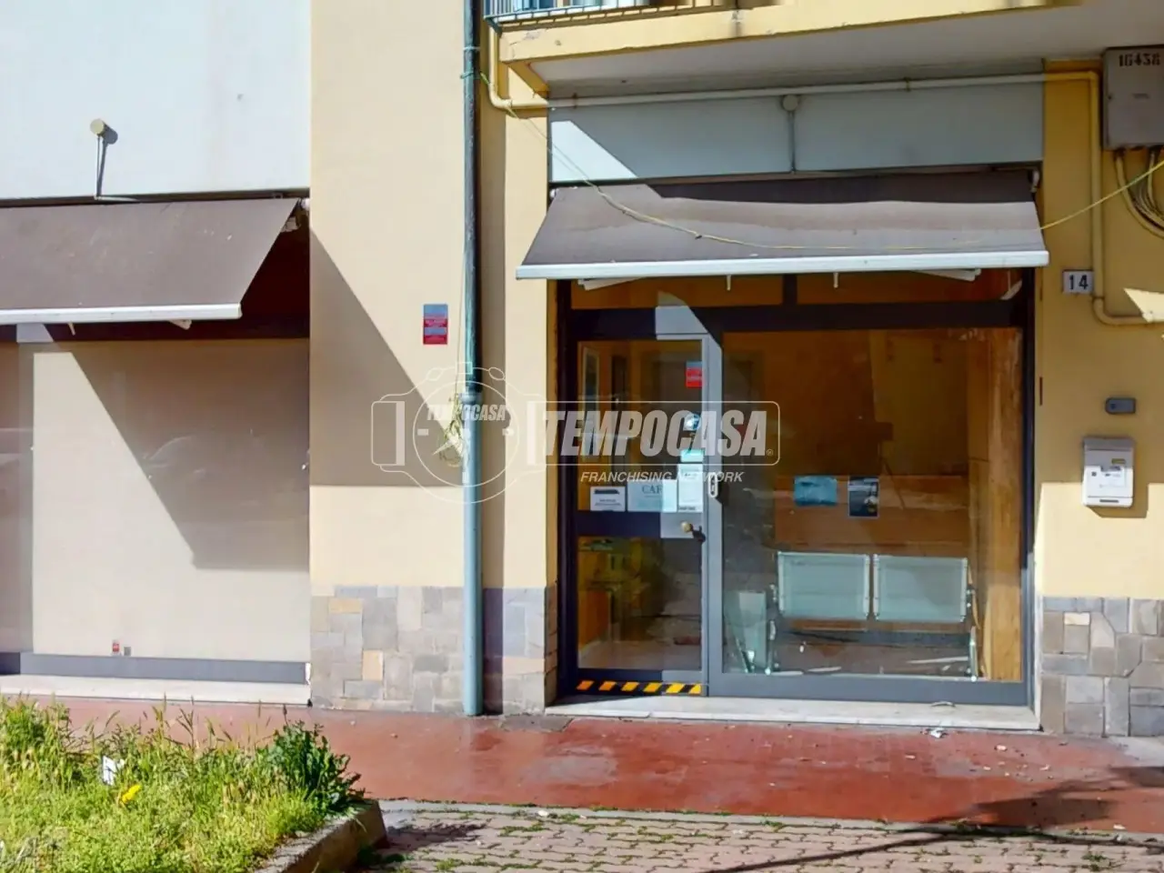 Negozio in Piazza Giacomo Matteotti 14, Albenga, {3} - Foto 1