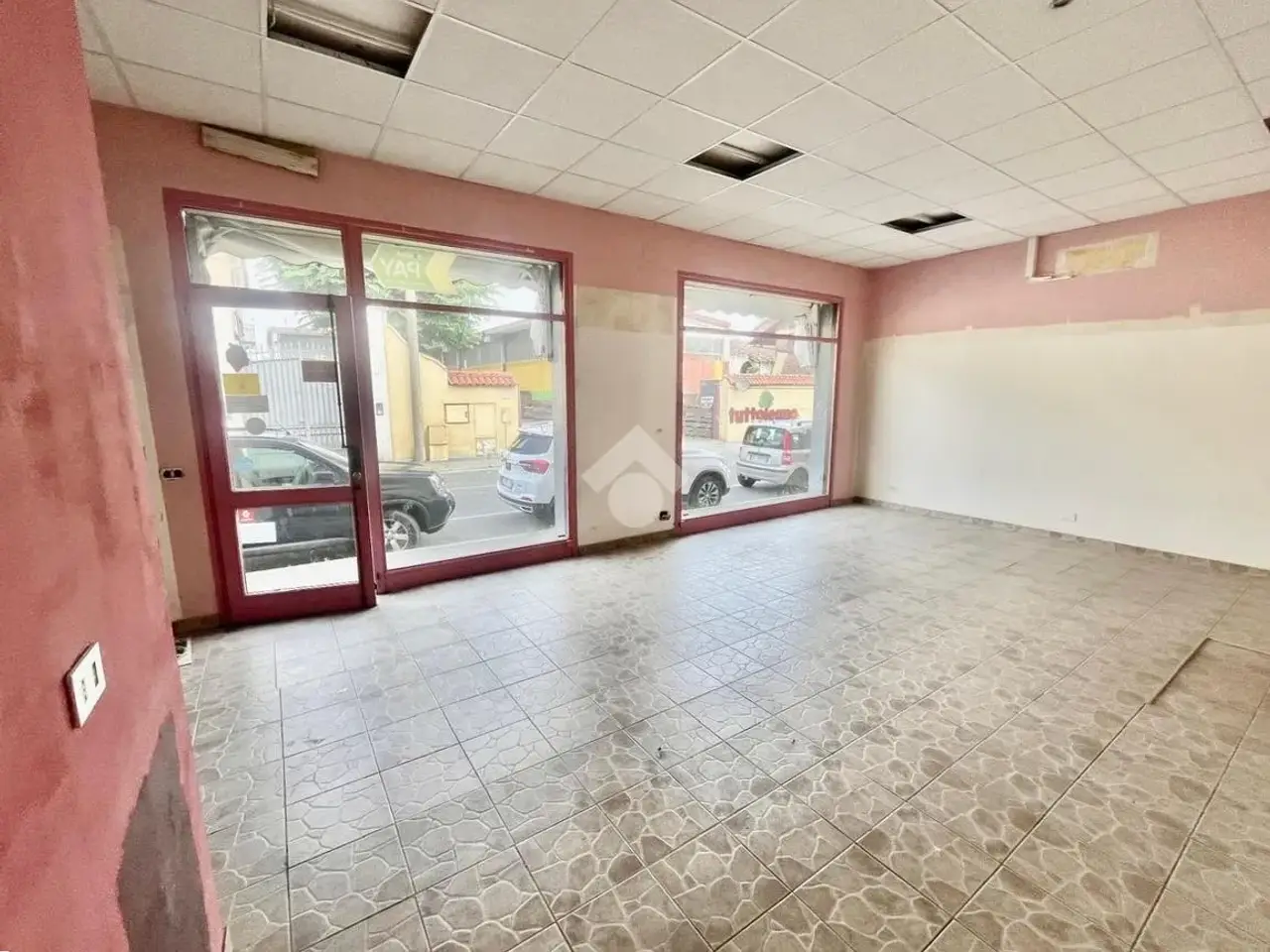 Negozio in Via Generale Giuseppe Perotti 98, Grugliasco, {3} - Foto 1