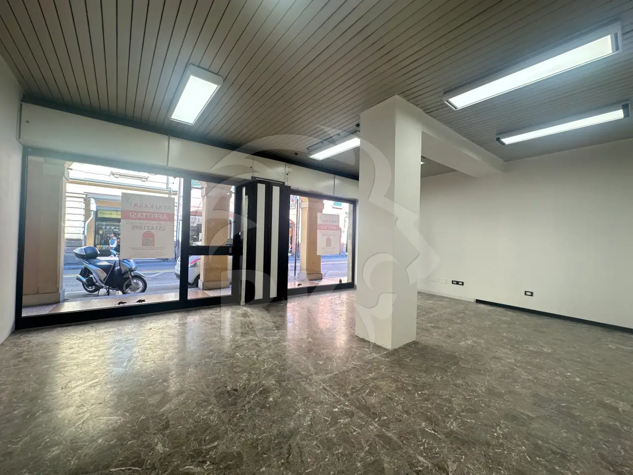 Negozio in Via Sant'Isaia 72, Bologna, {3} - Foto 2