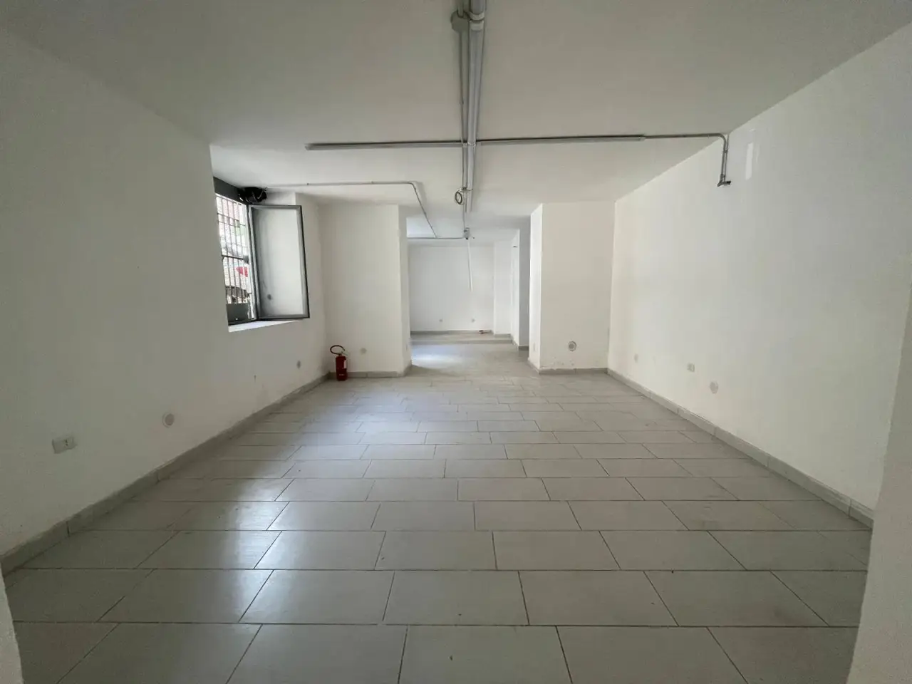 Negozio in Via Pollio 10, Caserta, {3} - Foto 1