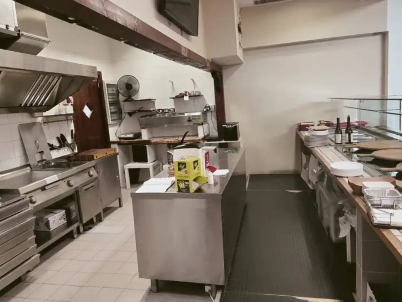 Pizzeria in Via Serracapilli, Eboli, {3} - Foto 1