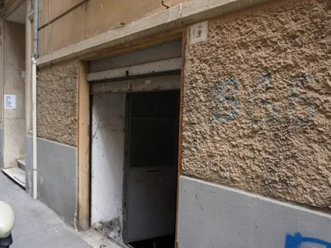 Magazzino in Via Massimo d'Azeglio 15r, Genova, {3} - Foto 2