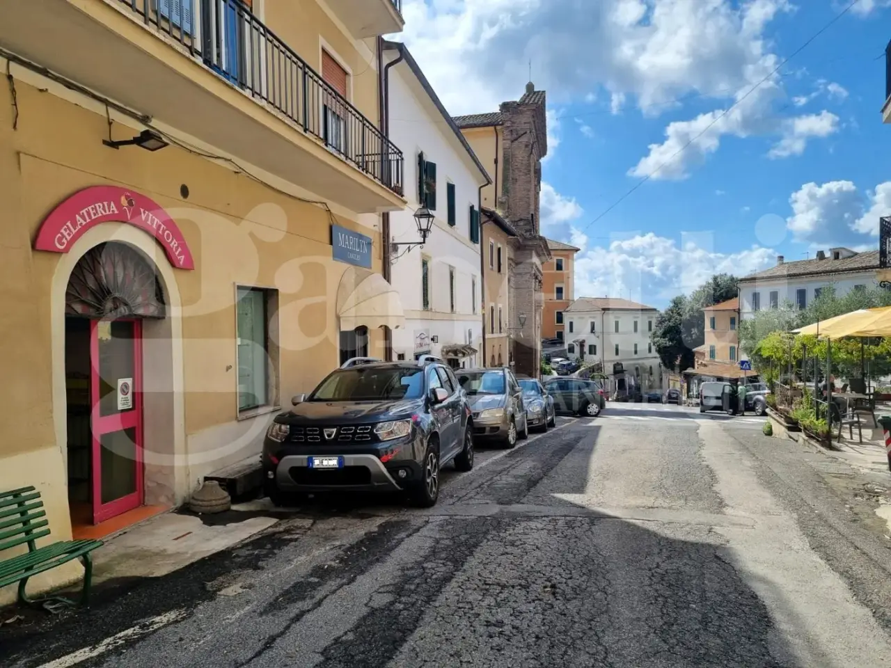 Negozio in Piazza Vittorio Emanuele  16, Forano, {3} - Foto 2