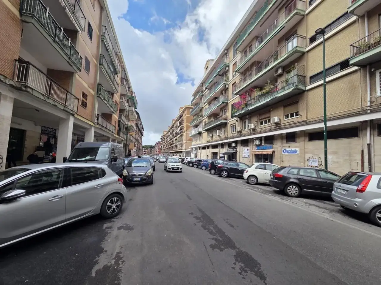 Negozio in Via Antonino Pio 86, Napoli, {3} - Foto 1