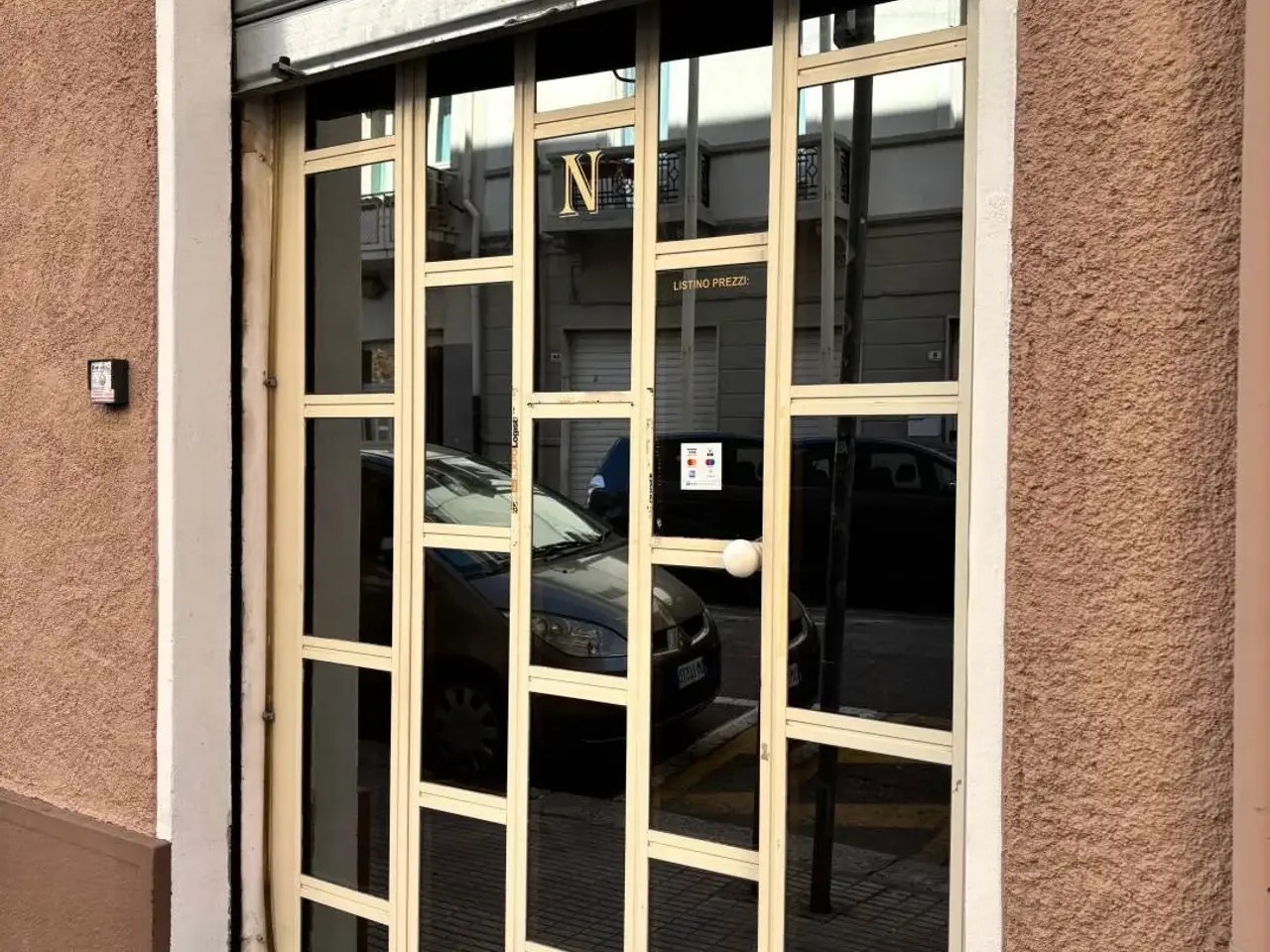 Esercizio commerciale in , Cagliari, Cagliari, {3} - Foto 1