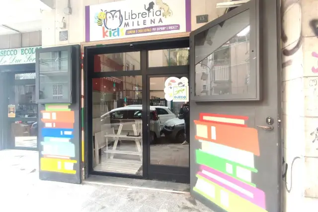 Shop in Via Martiri d'Africa 13, Torre del Greco - Photo 1