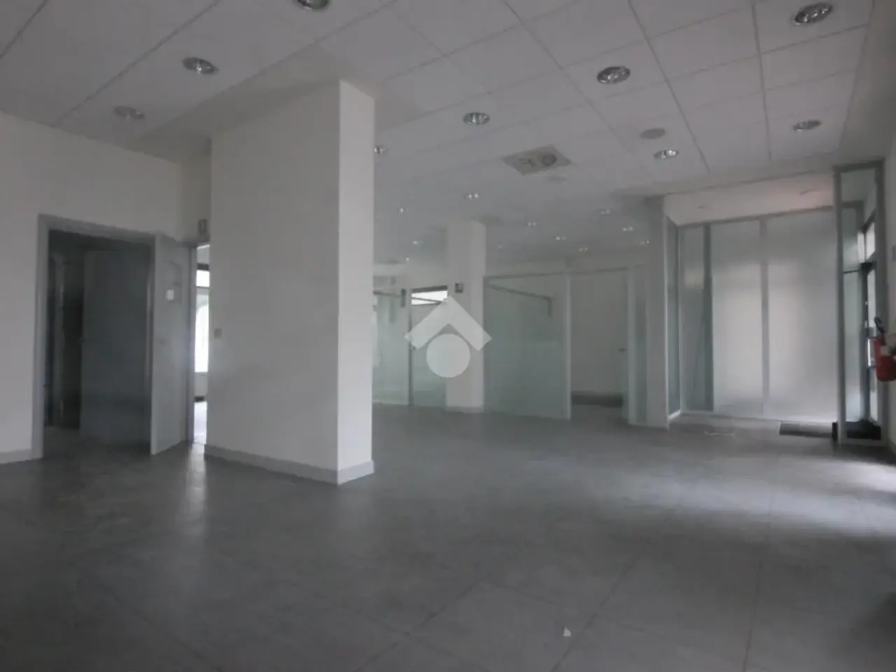 Negozio in Via Genuzio Bentini 22, Bologna, {3} - Foto 2