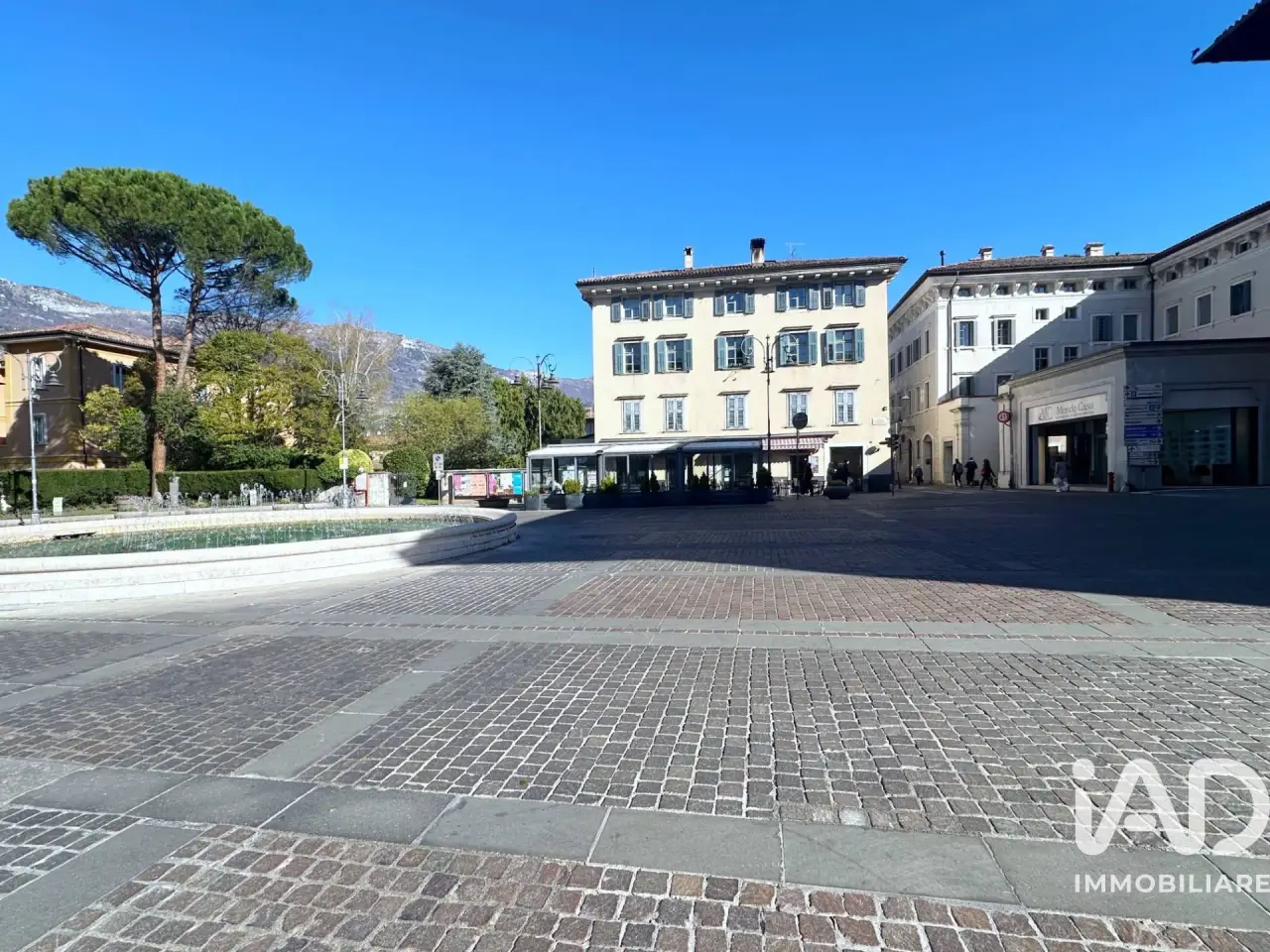 Negozio in Piazza Rosmini 2, Rovereto, {3} - Foto 1