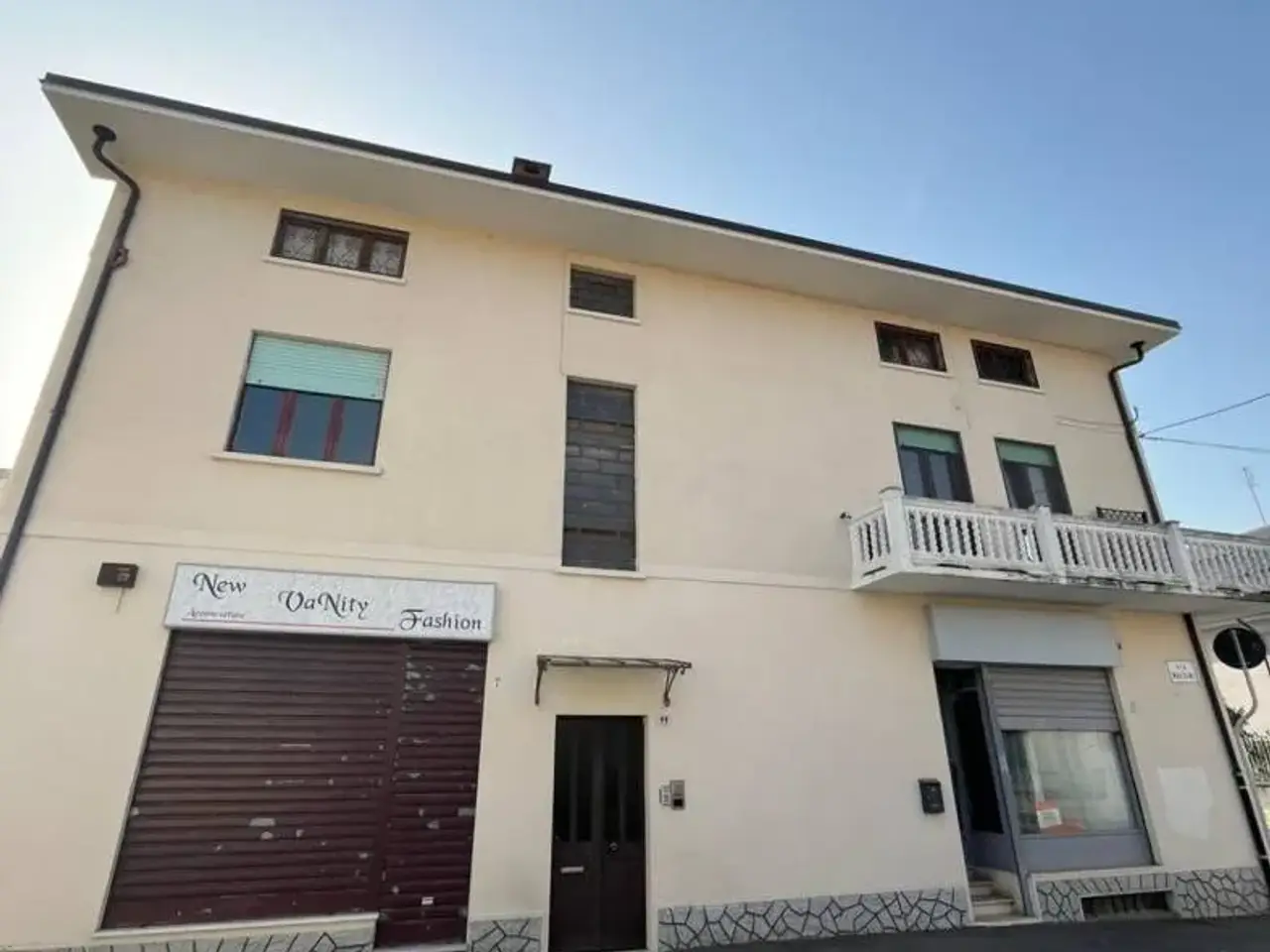 Palazzina commerciale in Via Giuseppe Mazzini 98, Rivoli, {3} - Foto 2