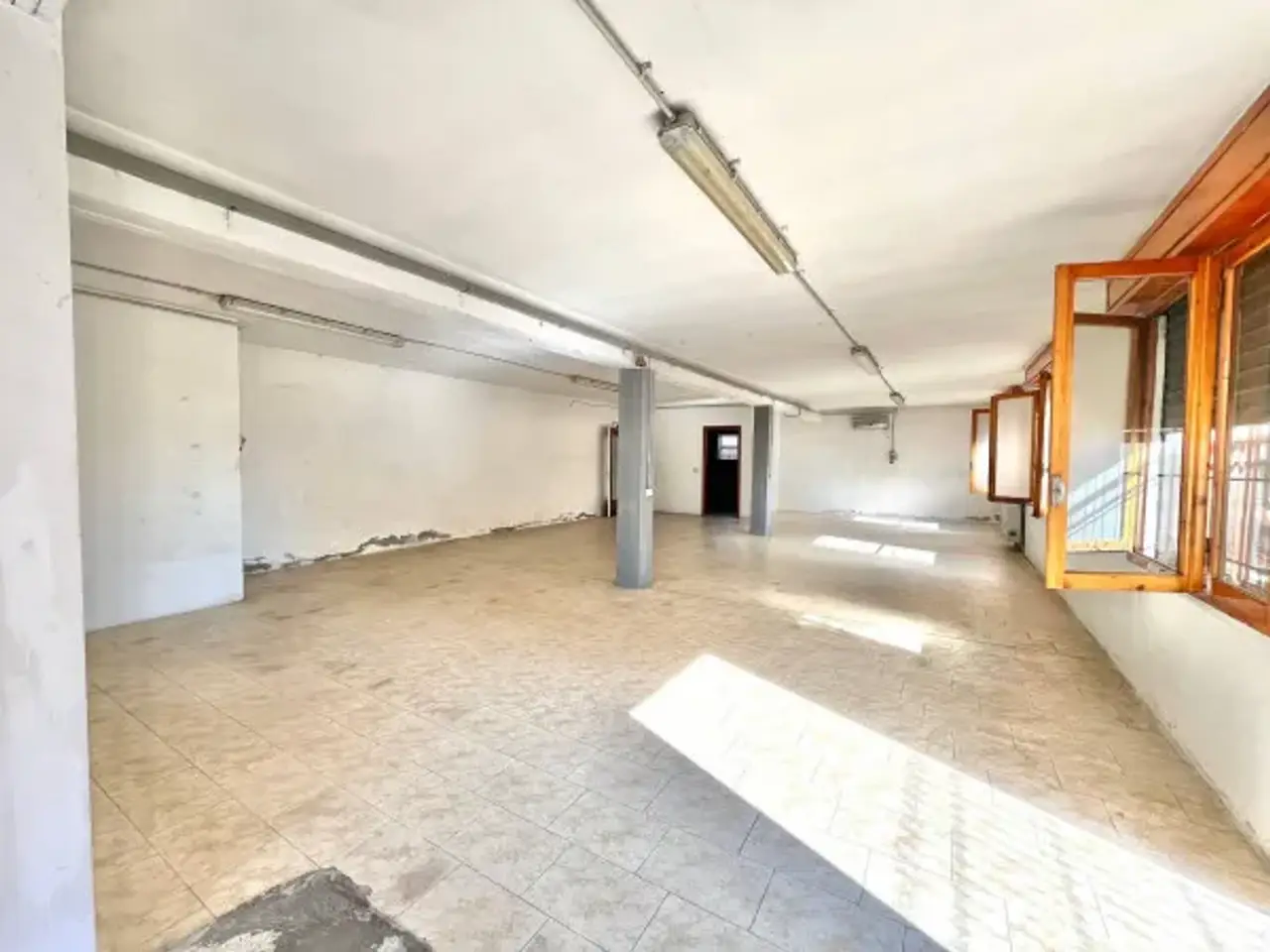 Capannone in Via Giuseppe Garibaldi 48, Moglia, {3} - Foto 1
