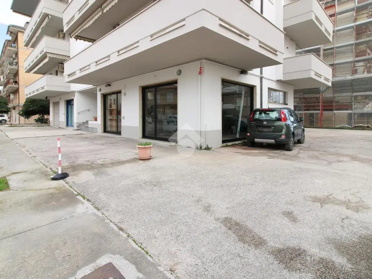 Negozio in Via Giovanni XXIII 46, Porto San Giorgio, {3} - Foto 2
