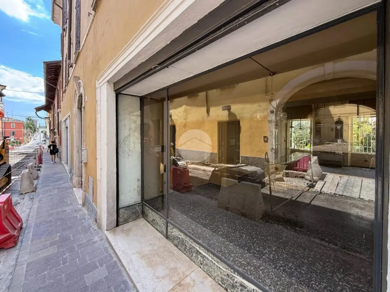 Negozio in Piazza S. Luigi 6, Castiglione Delle Stiviere, {3} - Foto 1