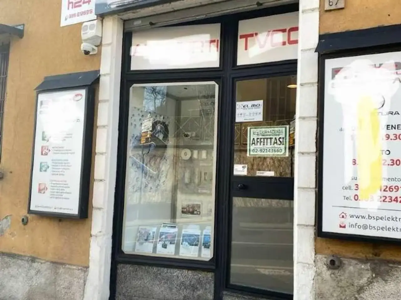 Locale commerciale in Piazza Garibaldi 67, Napoli, {3} - Foto 2