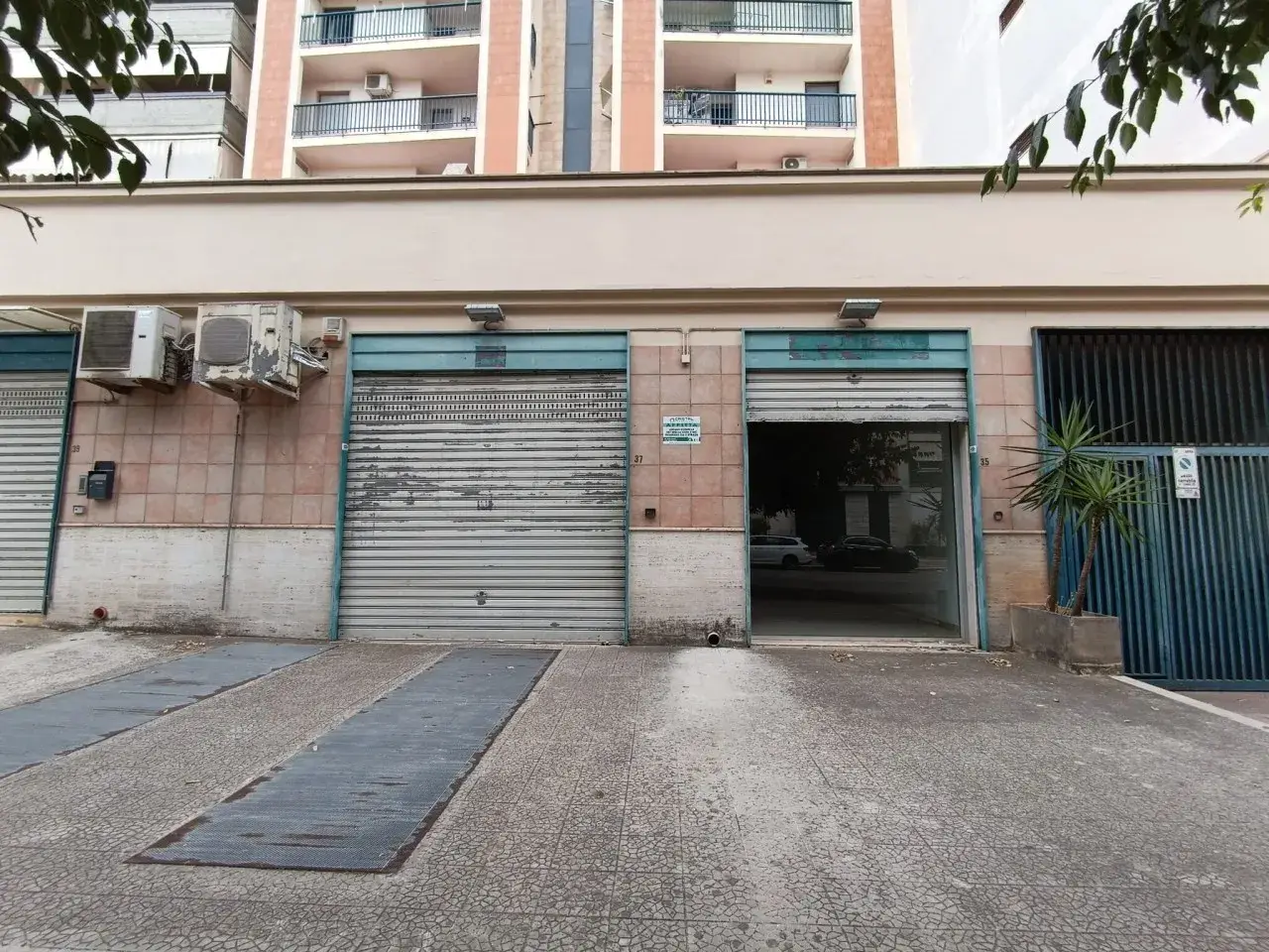 Palazzina commerciale in Via Rosalba Carriera 58/60, Andria, {3} - Foto 2