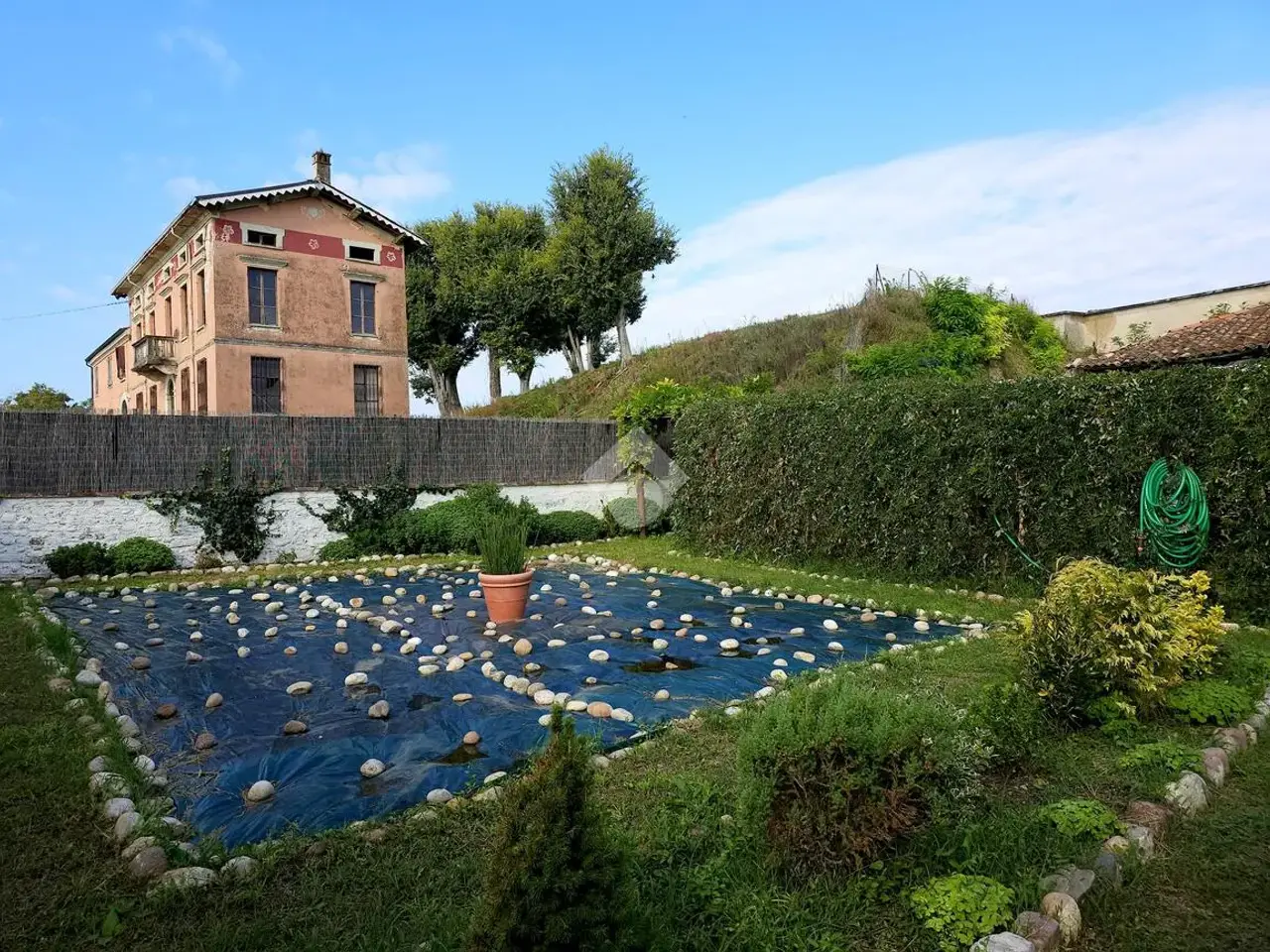 Palazzina commerciale in Strada Passeggiata 1, Goito, {3} - Foto 1
