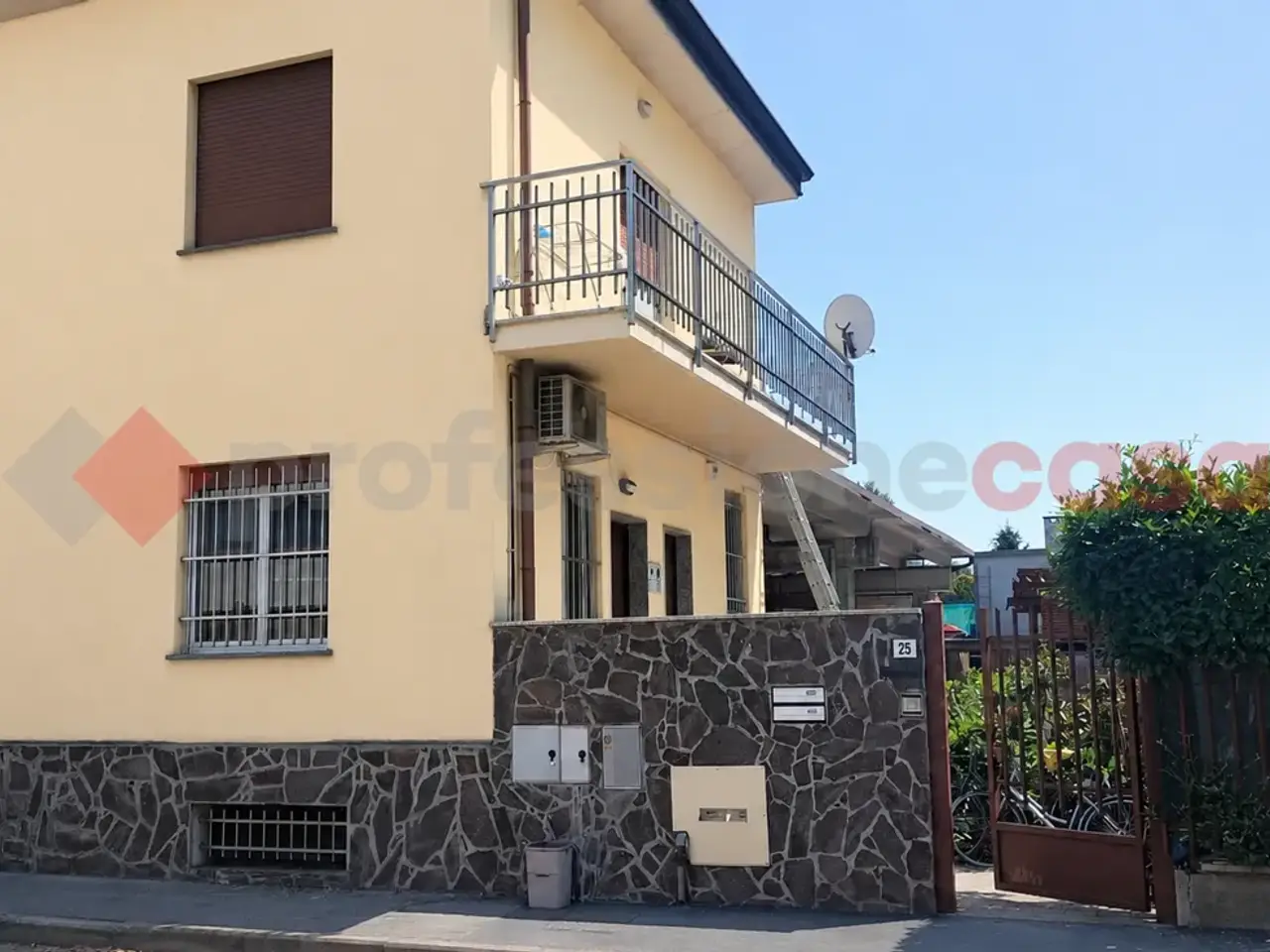 Palazzina commerciale in Via Emilia Snc, Legnano, {3} - Foto 1