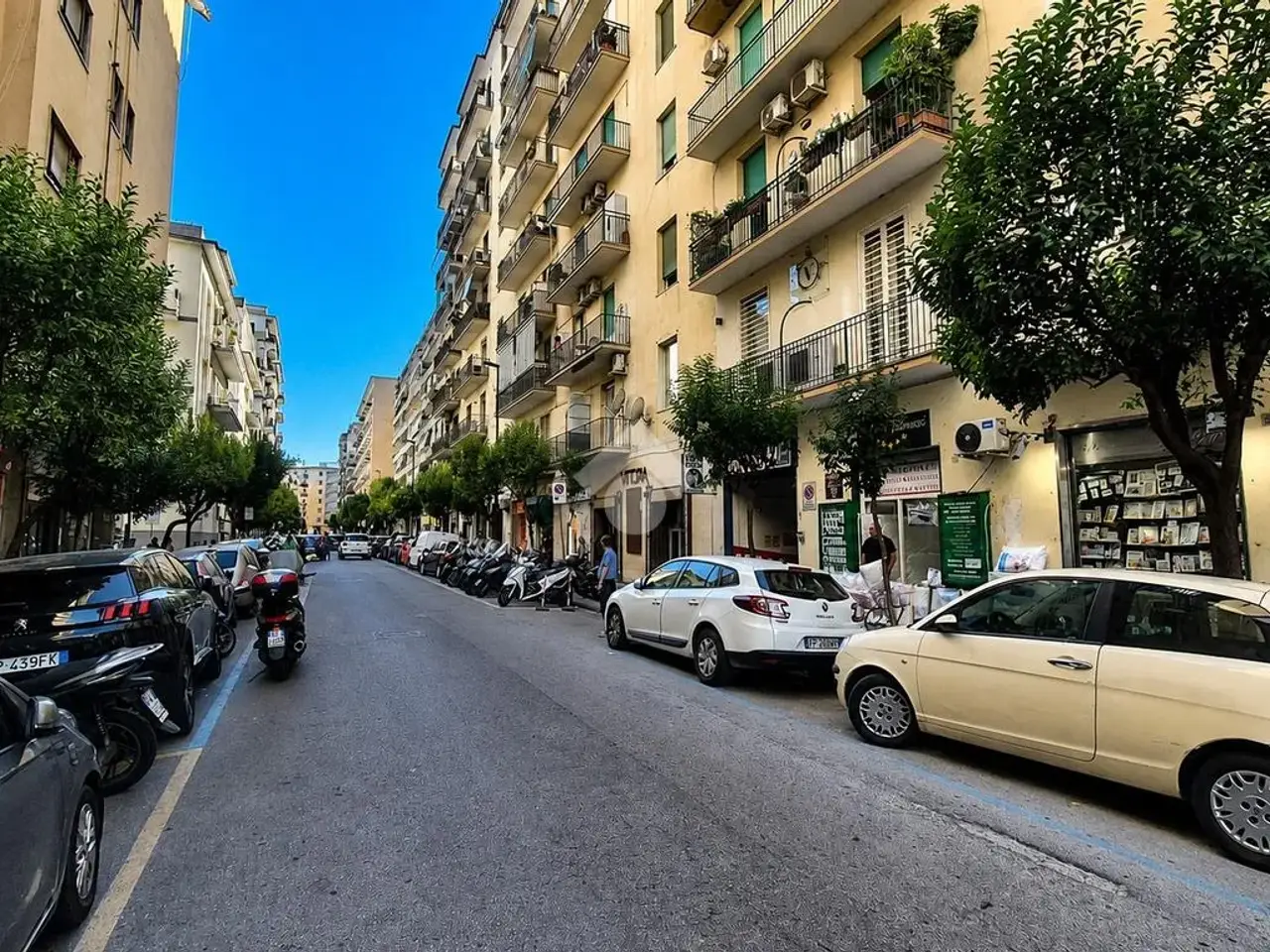 Negozio in Via Maurizio De Vito Piscicelli 11, Napoli, {3} - Foto 1