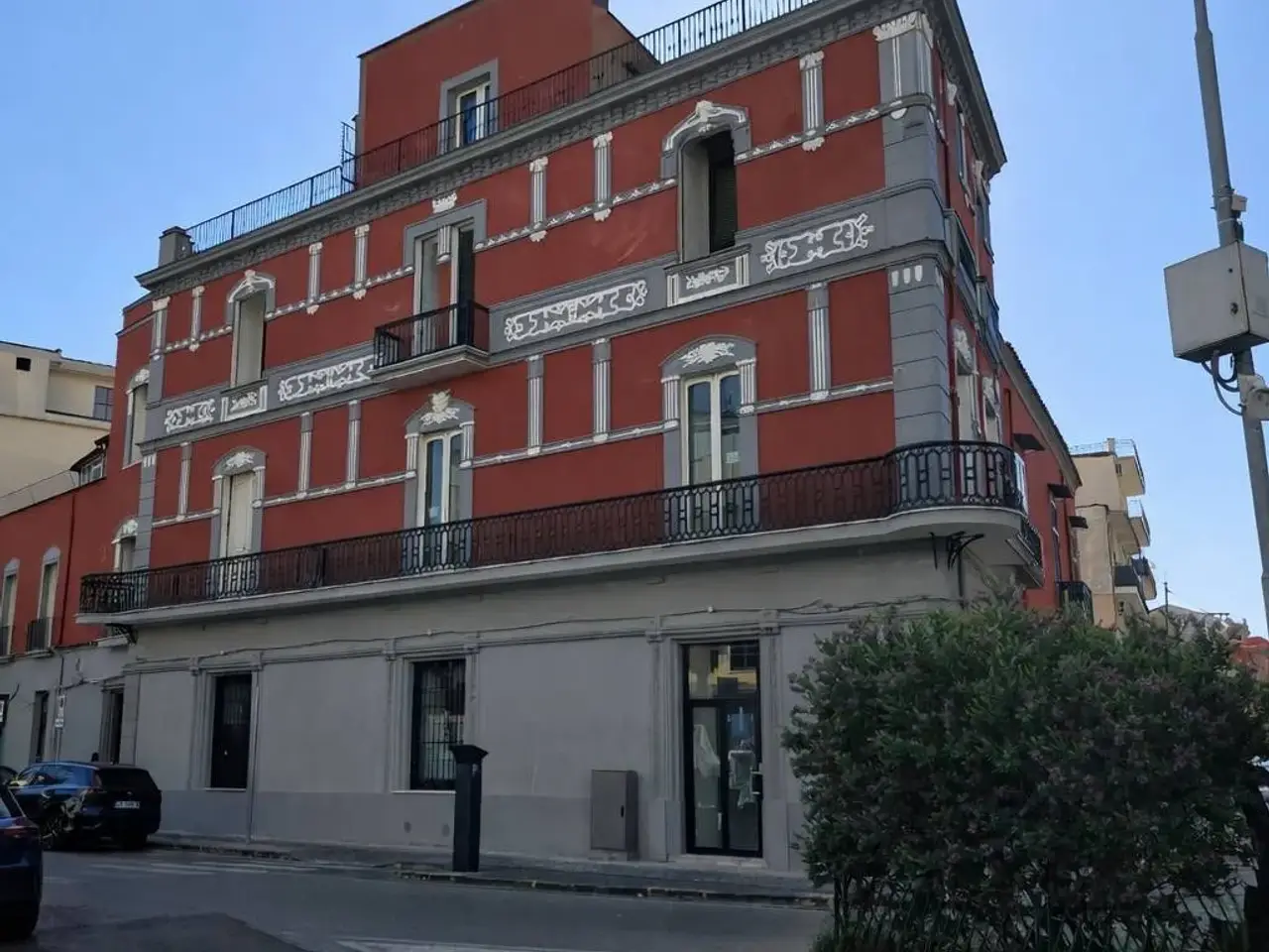 Esercizio commerciale in Piazza Umberto I, Frattamaggiore, {3} - Foto 1