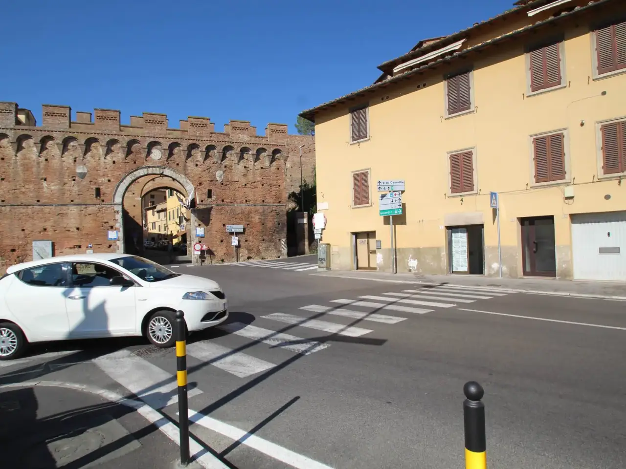Negozio in , Siena, {3} - Foto 1