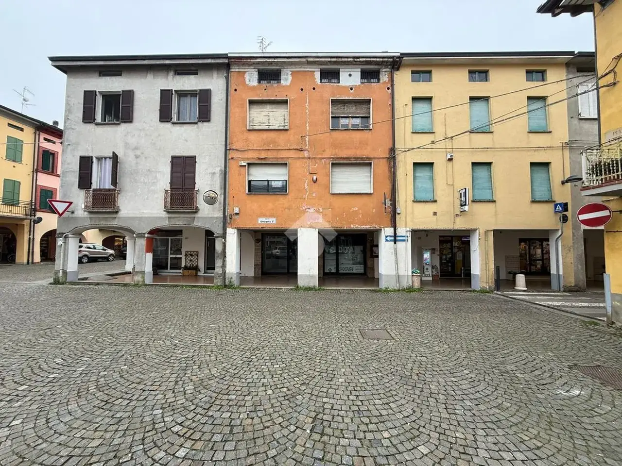 Palazzina commerciale in Piazza Umberto Primo 4, Poviglio, {3} - Foto 1