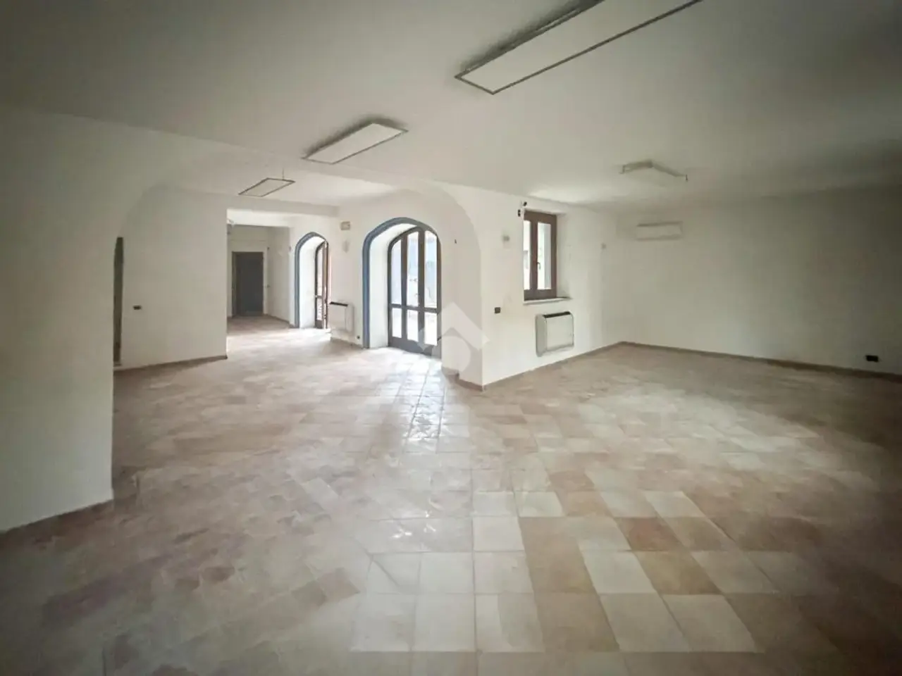 Negozio in Via Bressanoro 8, Castelleone, {3} - Foto 2