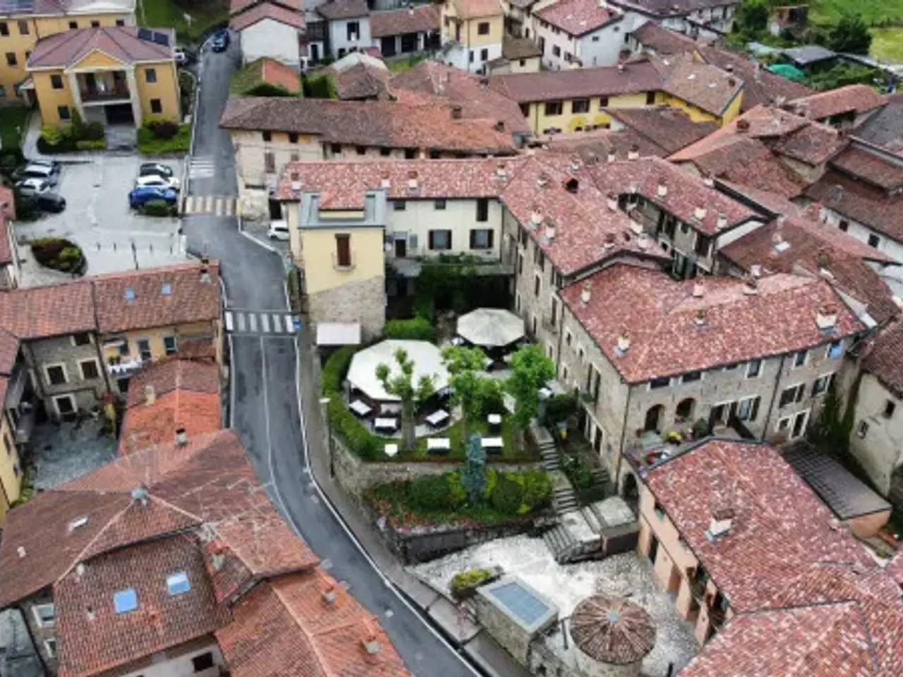 Ristorante in Via Cesare Cantù, Colle Brianza, {3} - Foto 1