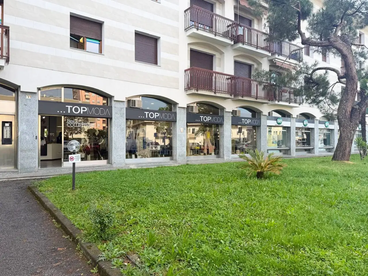 Negozio in Via Lecco 4, Agrate Brianza, {3} - Foto 1