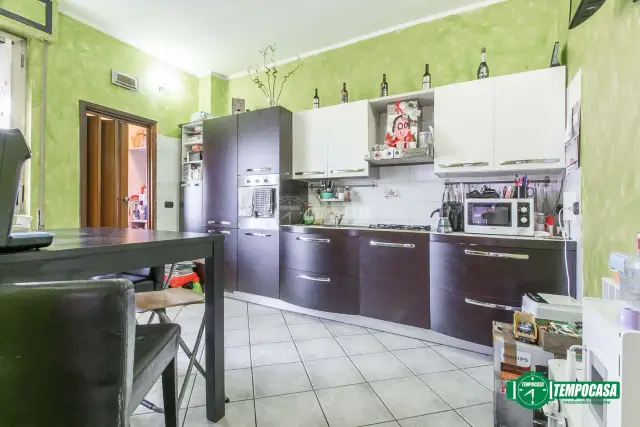 2-room flat in Via Alessandro Volta, Garbagnate Milanese - Photo 1