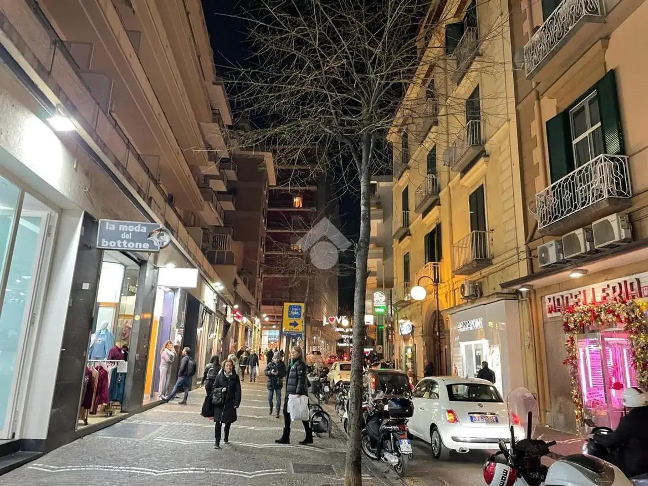 Negozio in Via Roma 15, Castellammare Di Stabia, {3} - Foto 1
