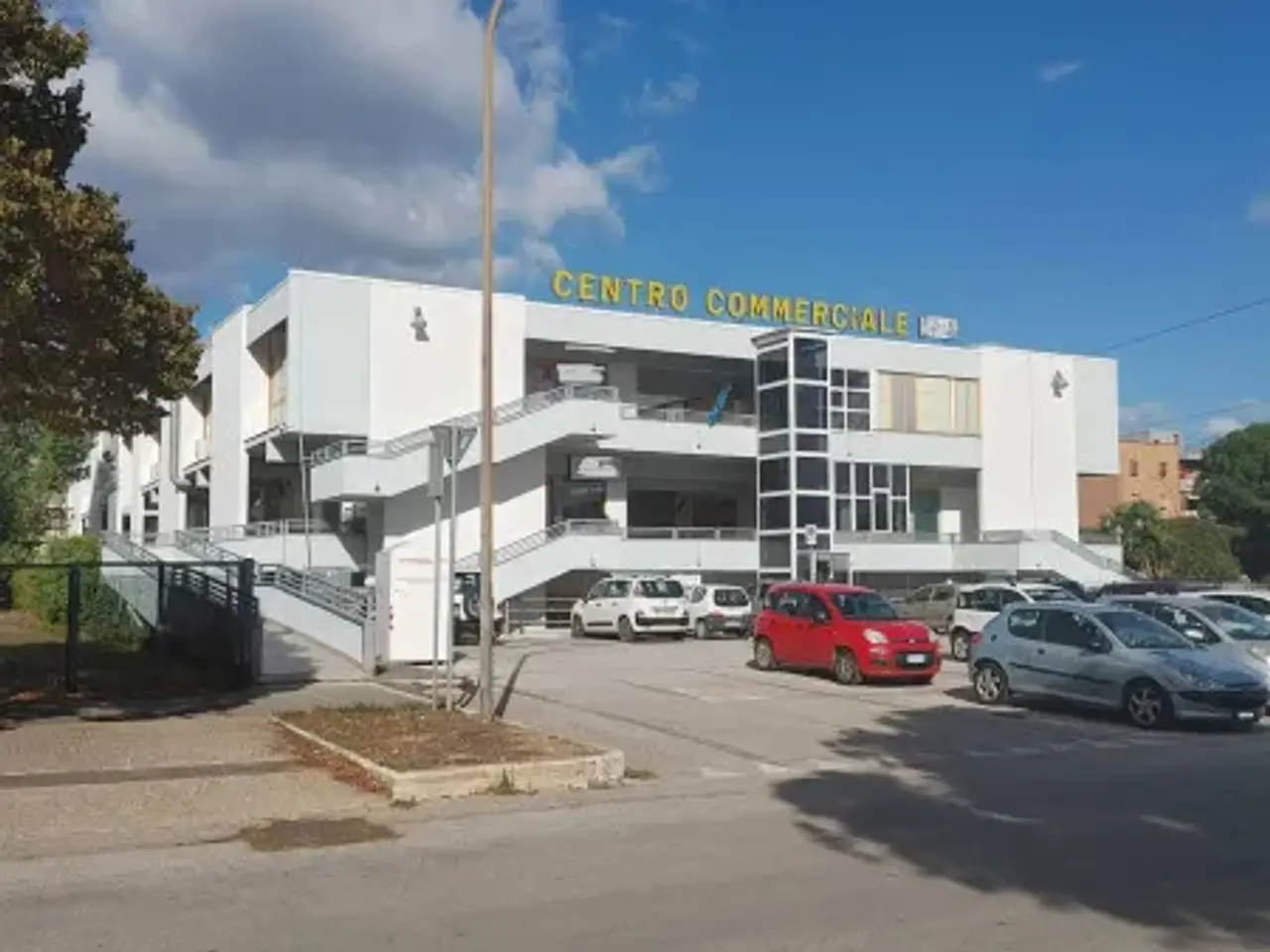 Negozio in Via Pietro Nenni, Follonica, {3} - Foto 1