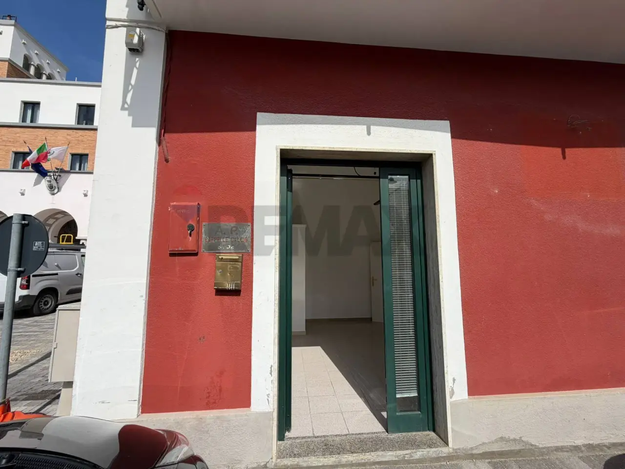 Negozio in Piazza Guglielmo Marconi 31, Cappelle Sul Tavo, {3} - Foto 1