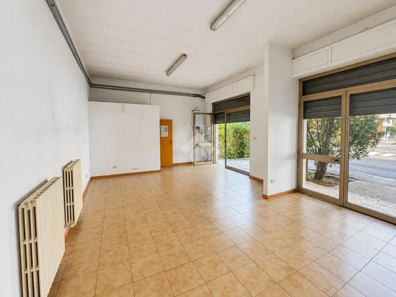 Negozio in Via I. Nievo 47, Giulianova, {3} - Foto 2