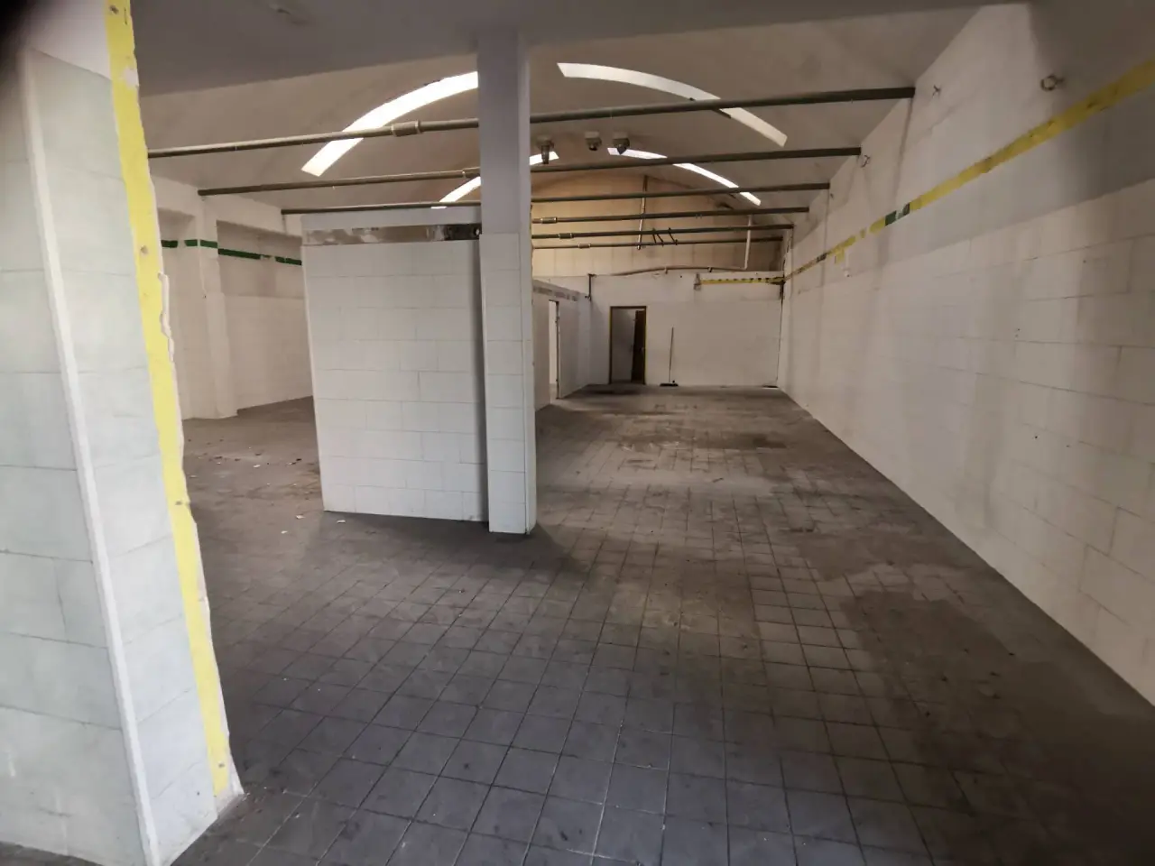 Esercizio commerciale in Via Valdera, Ponsacco, {3} - Foto 1