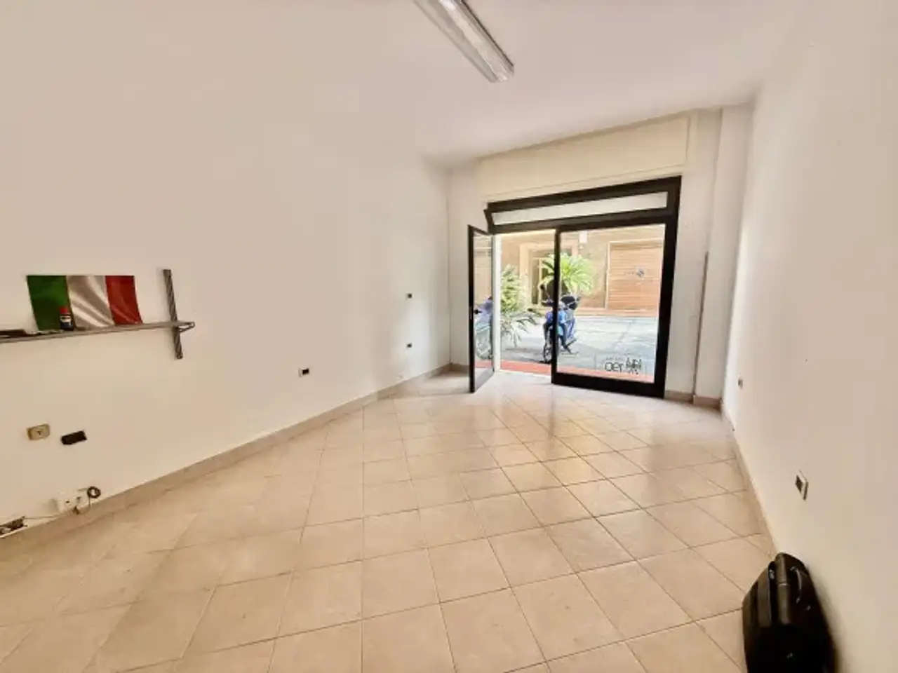 Ufficio in Via Cesare Battisti, Pietra Ligure, {3} - Foto 1