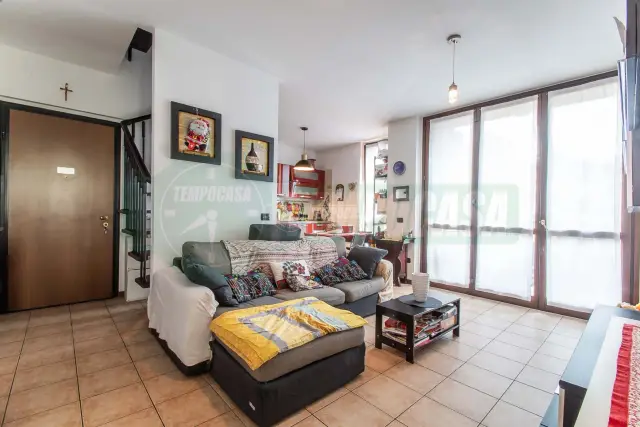 3-room flat in Viale Lombardia, Marnate - Photo 1