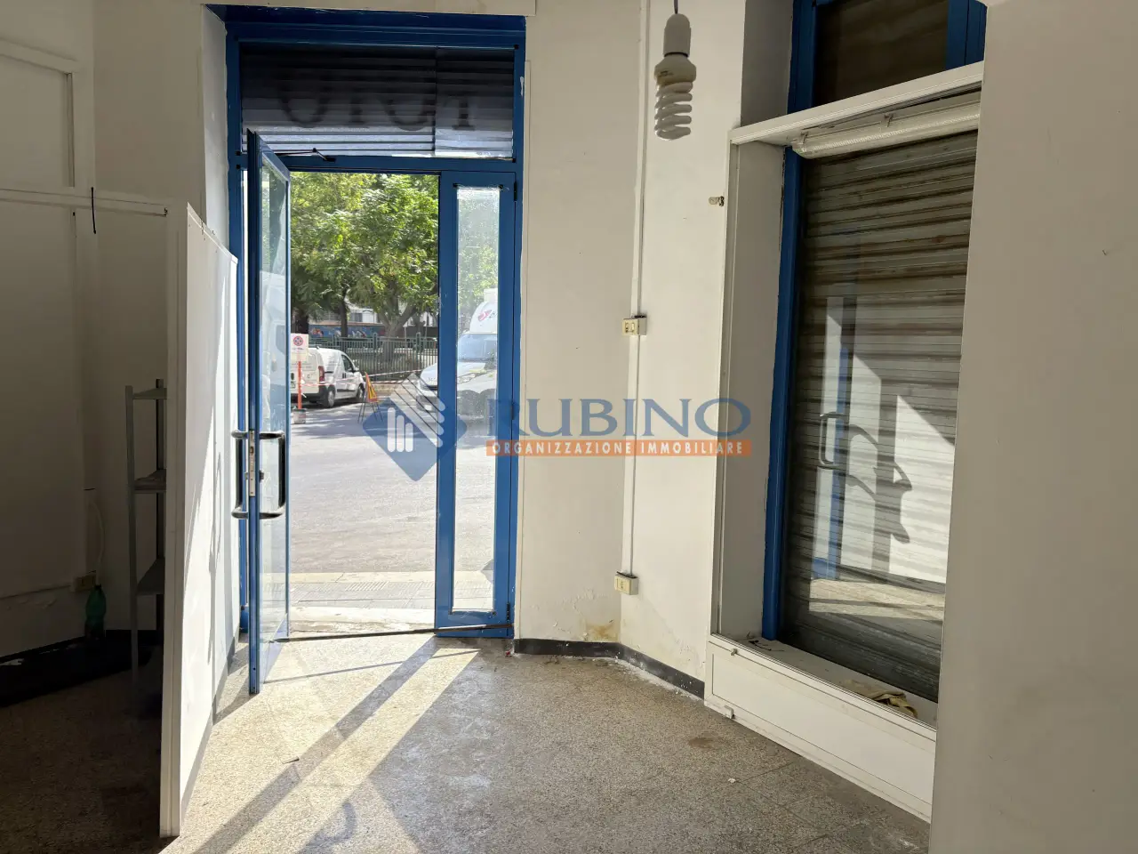 Palazzina commerciale in Via Giuseppe Re David 137, Bari, {3} - Foto 2